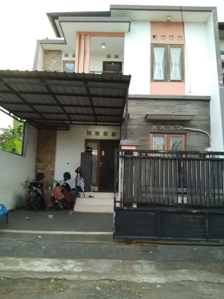 RUMAH DUA LANTAI MINIMALIS LOKASI TABANAN