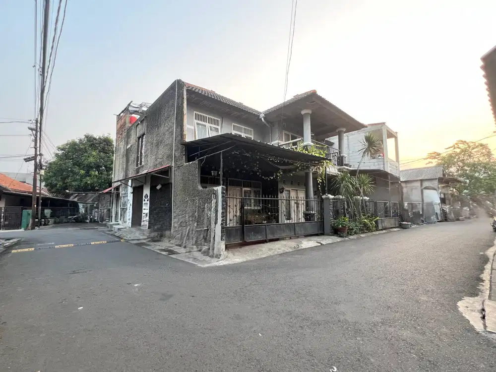 DIJUAL RUMAH TINGGAL KOSONGAN POSISI HOOK DI PETUKANGAN SELATAN