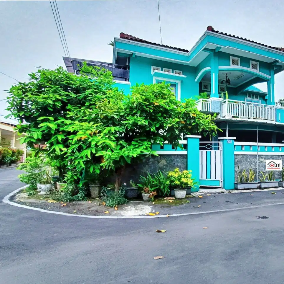 Rumah bagus 2 lantai lingkungan asri siap huni