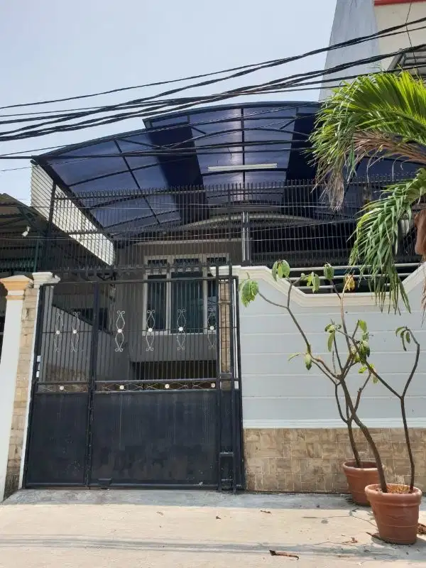 RUMAH TELUK GONG PEJAGALAN 3 LANTAI DI JALAN BESAR