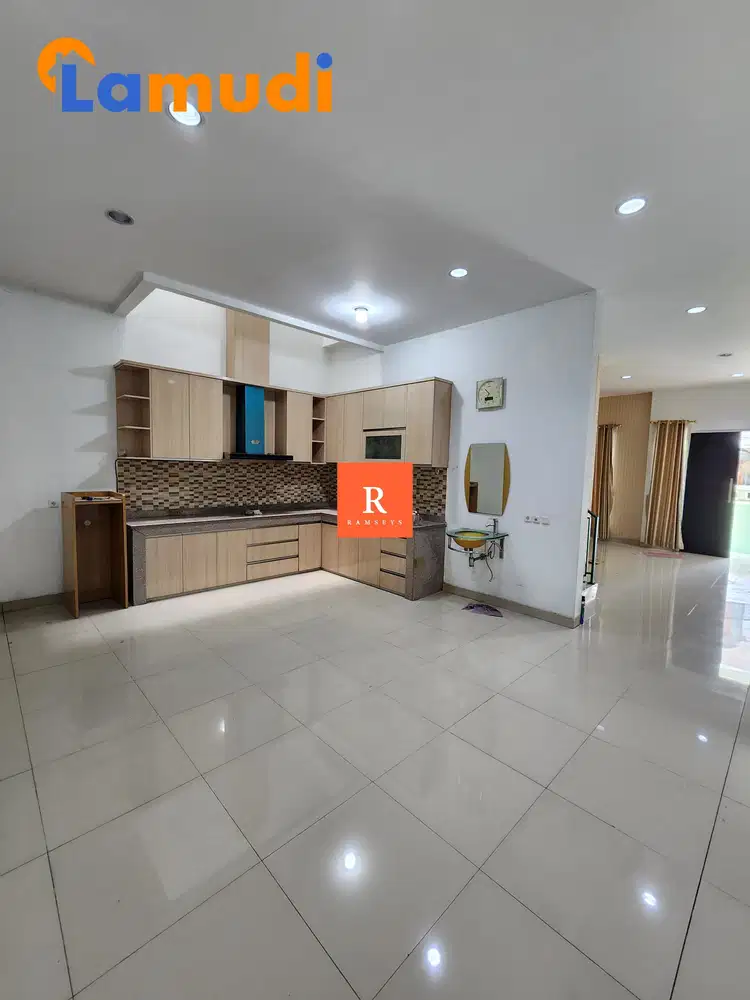 Disewakan Rumah di Pluit 3 Lantai