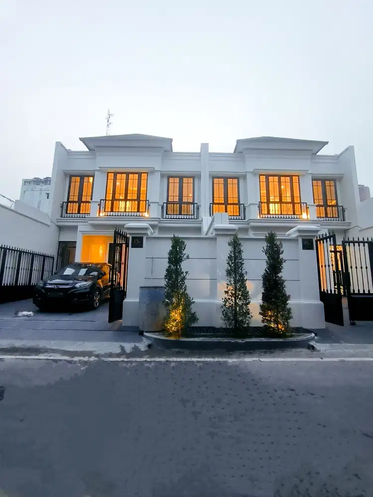 Rumah Baru 2 Lantai American Classic  di Komplek Cempaka Putih
