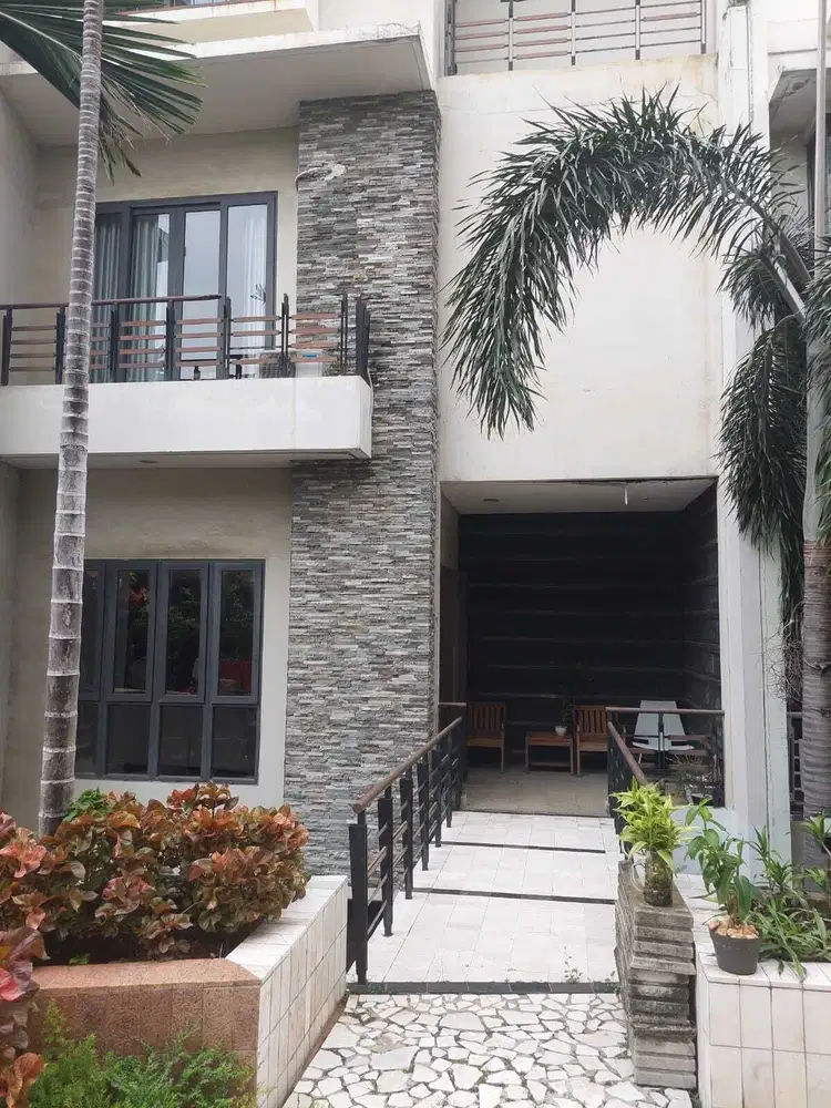Dijual atau sewa town house Springhill, Kemayoran (di bawah NJOP)