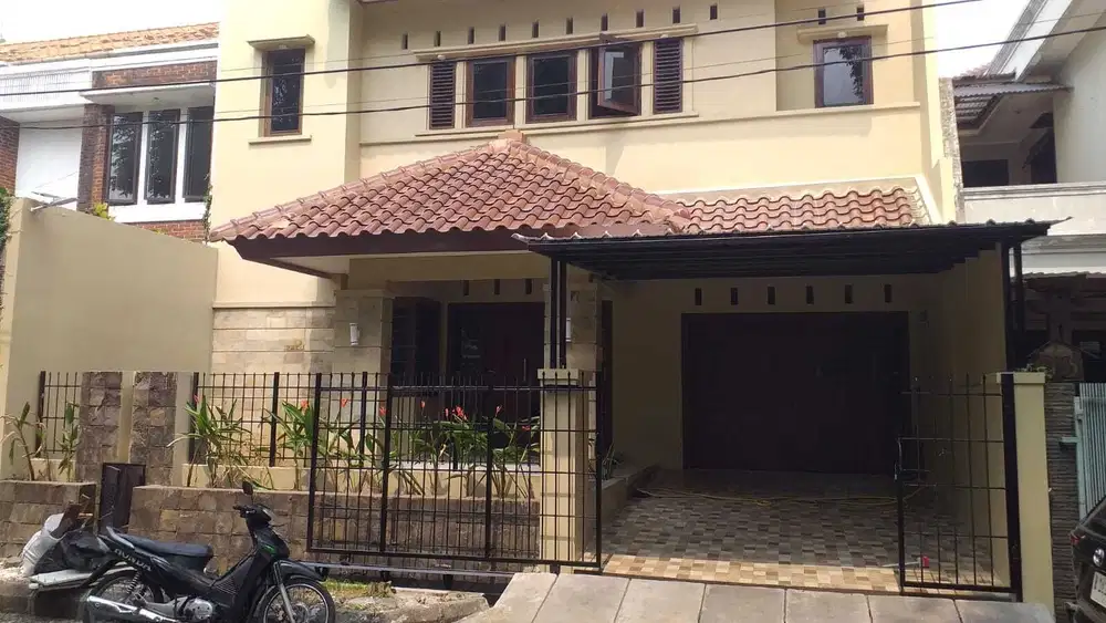 TURUN HARGA RUMAH 2 LANTAI  LINGKUNGAN ASRI VILLA DELIMA LEBAK BULUS