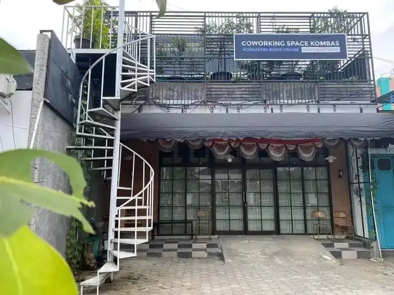 Toko dan gedung tempat usaha dekat kampus UNSOED Purwokerto