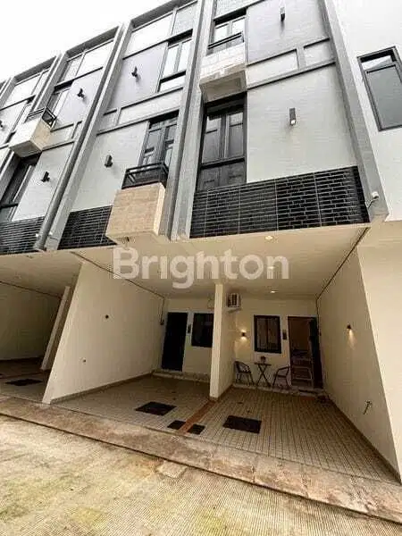 Rumah di kompleks arata