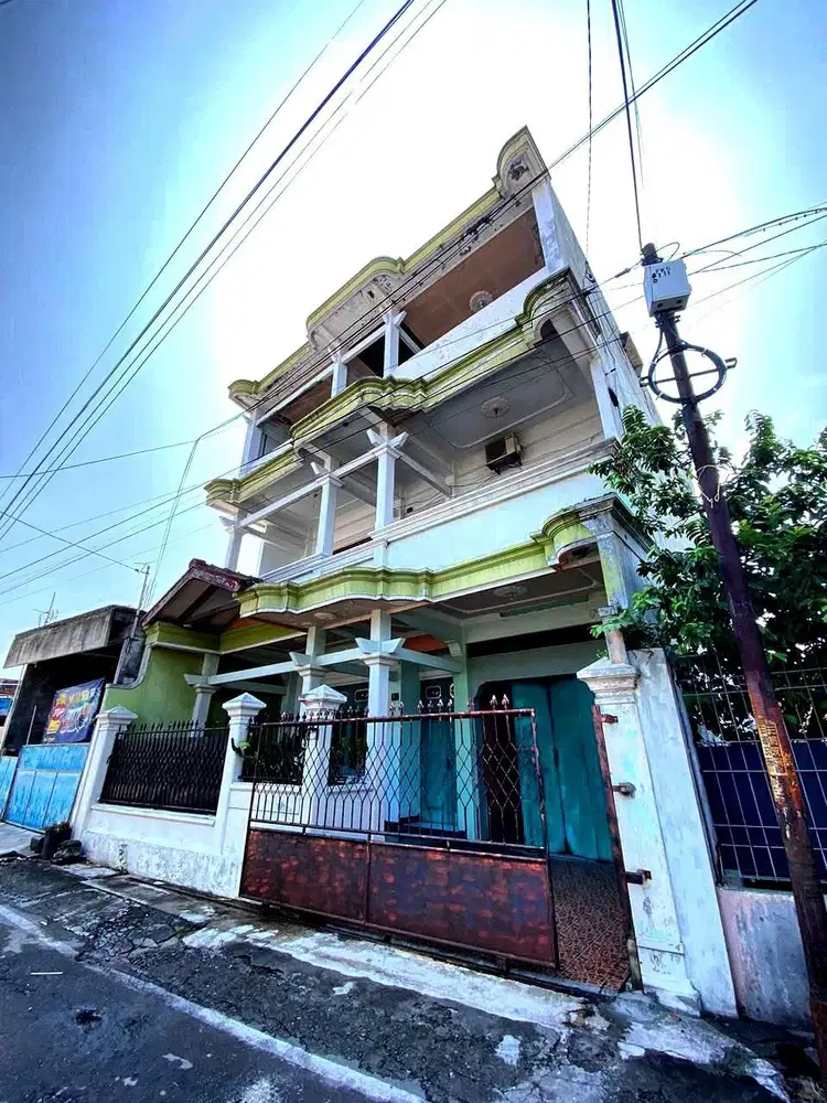 Rumah cantik 3 lantai di cemani grogol sukoharjo