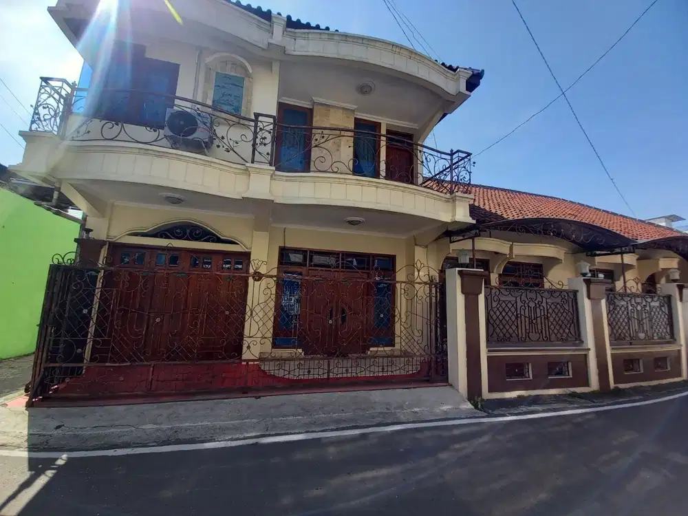 Rumah Bagus Full Furnished Dekat Fasum Tengah Kota Solo