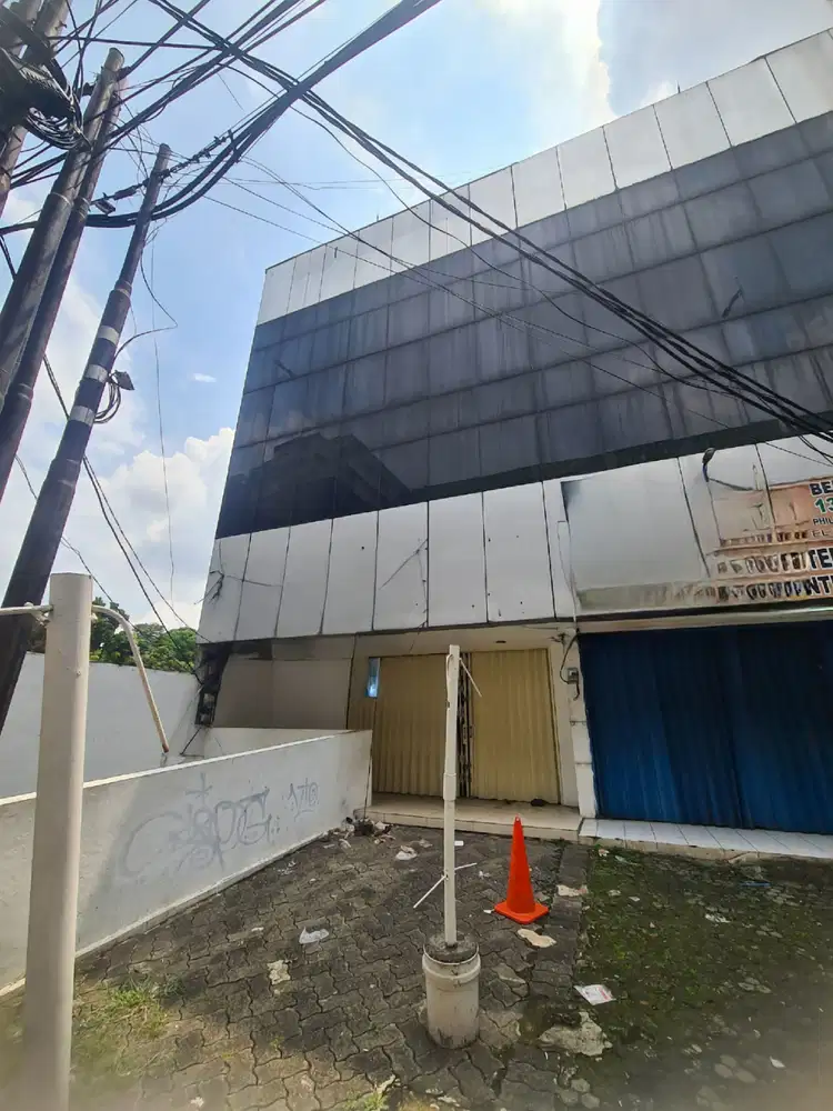 DISEWAKAN RUKO 3 LANTAI DI WOLTER MONGINSIDI TENDEAN PARKIR BASEMENT