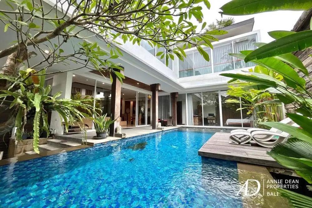 FREEHOLD 3-BEDROOM VILLA SET WITHIN GATED COMPLEX IN SEMINYAK
