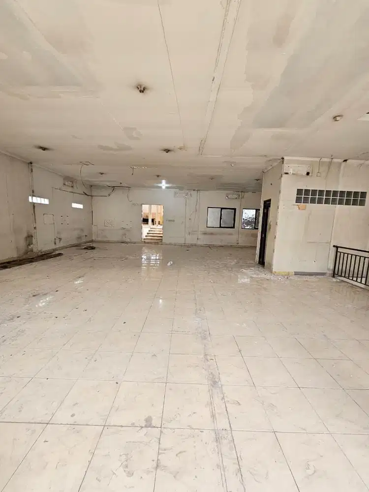 Ruko Luas 2 Lantai Disewakan Cocok Untuk Showroom/Dealer di Mainroad Kopo