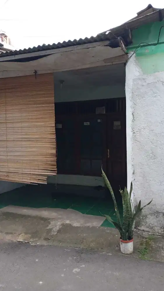 DIJUAL : Rumah Tua di Daerah Kramat Jati, Jakarta Timur