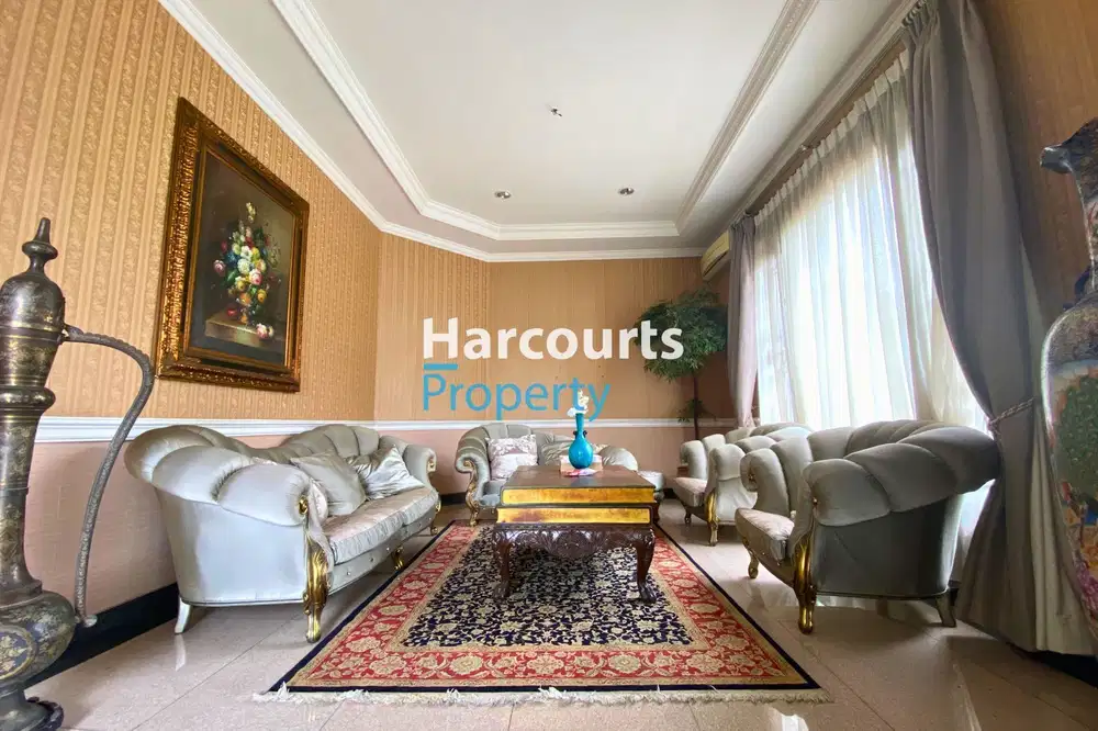 DISEWAKAN - Rumah 2 lantai full furnished di bilangan lebak Bulus