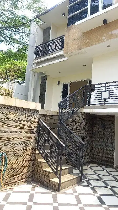 Di sewakan Rumah 2 lantai Deket Tol Sentul selatan