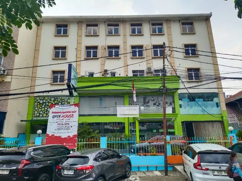 Gedung 5 Lantai Jl Gereja Ayam Pasar Baru Sawah Besar hadap Barat