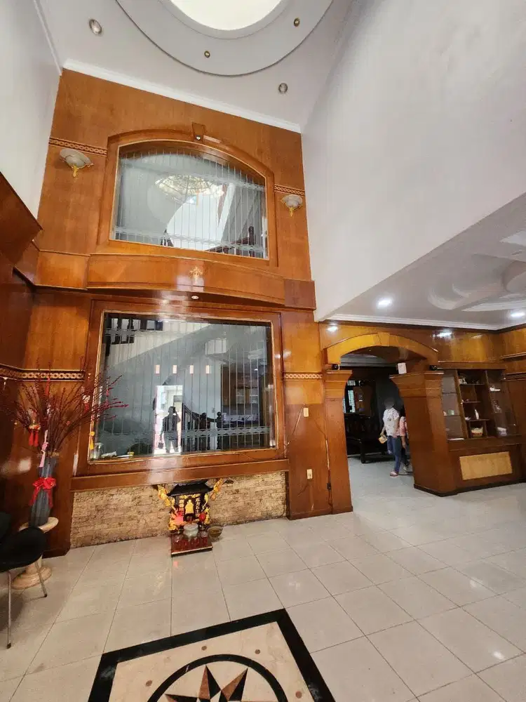 Villa di Jalan Tembakau Deli ( Balai Kota )