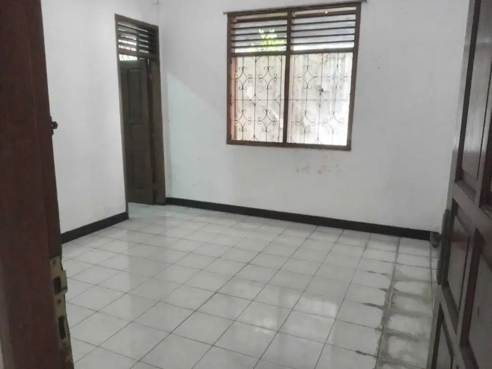 Di Jual Rumah Lingkungan Asri di Jatiwaringin bekasi