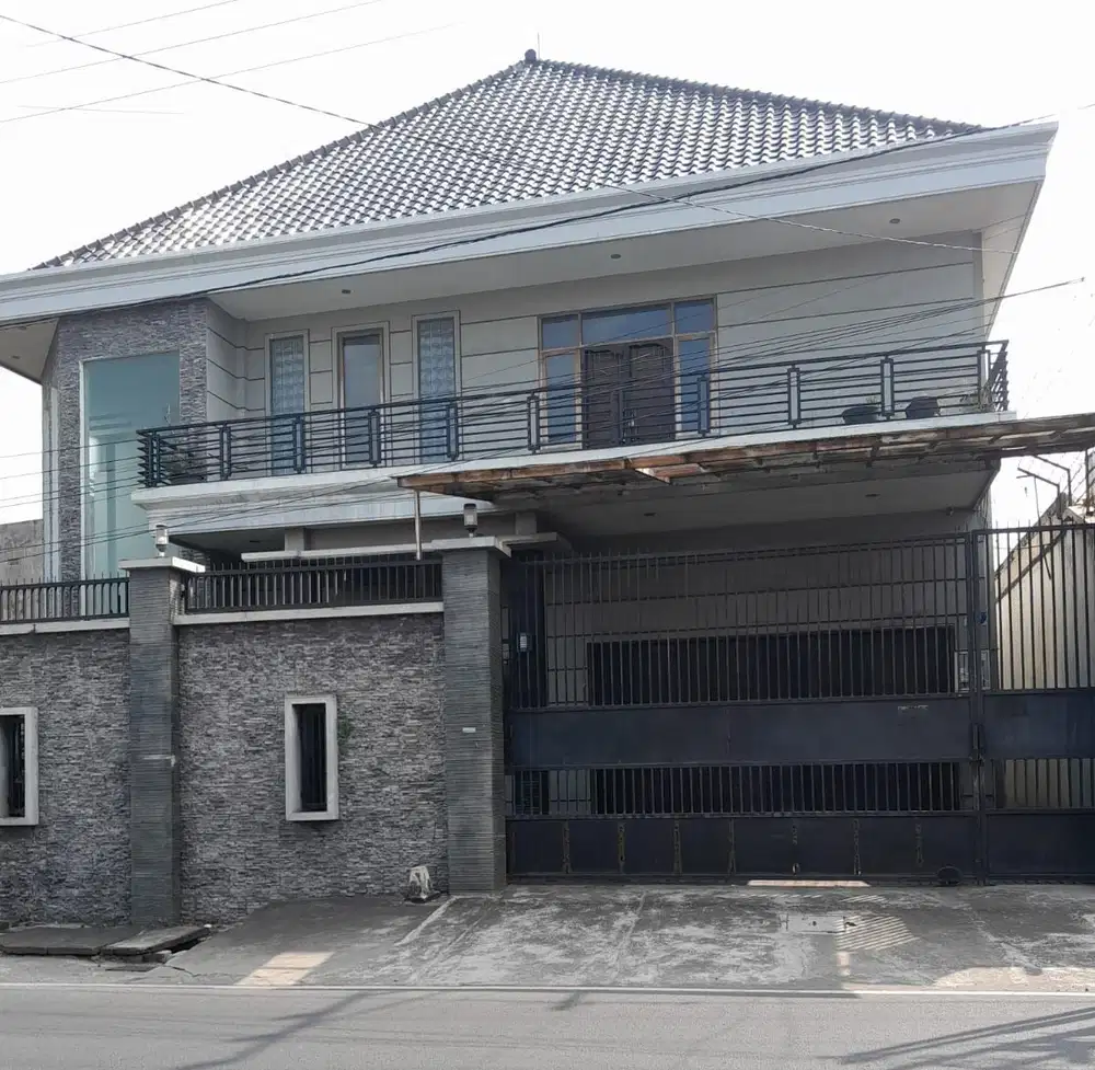 DIJUAL RUMAH MEWAH WITH POOL BLITAR