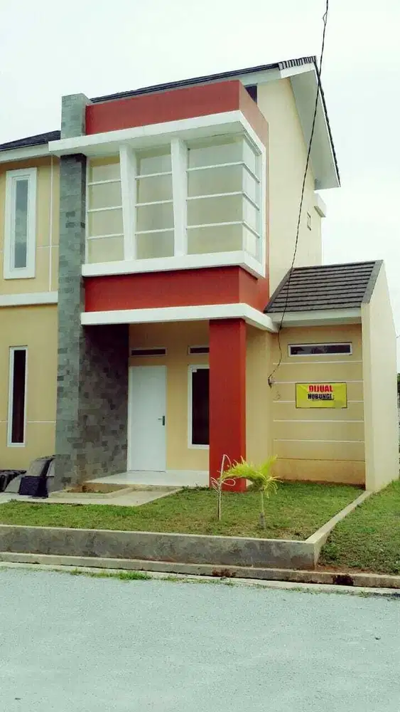 Rumah 2 lantai surat SHM deket gerbang perumahan luas 130 m2