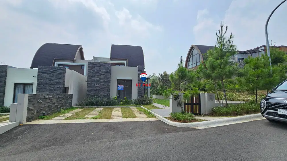 Di jual murah rumah villa di  Vimala hills cluster Everest