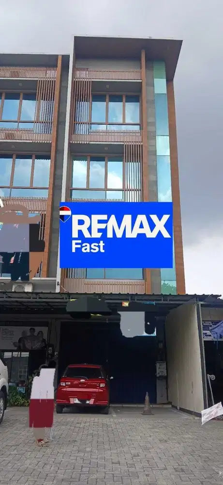 Disewakan ruko bagus dan siap pakai di Let.jend Suprapto Raya JakPus