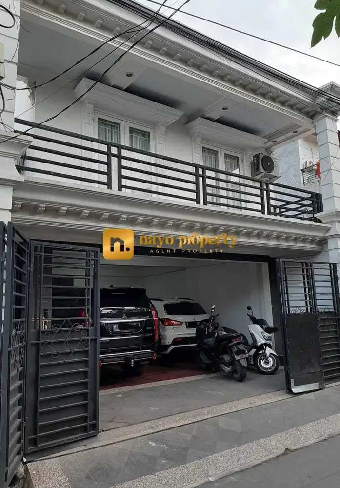 Rumah Bagus Lokasi Strategis Dekat Kampus Binus di Kebon Jeruk