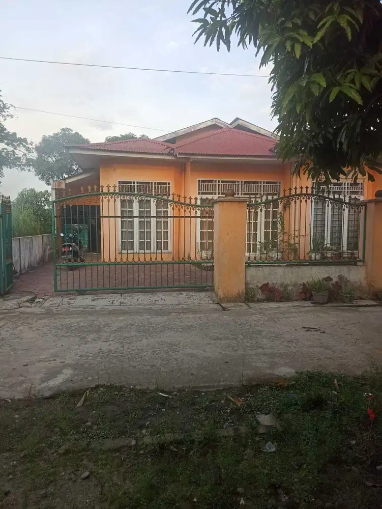 Rumah Sangat Luas Kondisi Bagus, Harga Murah dan Siap Huni Bonus Kolam