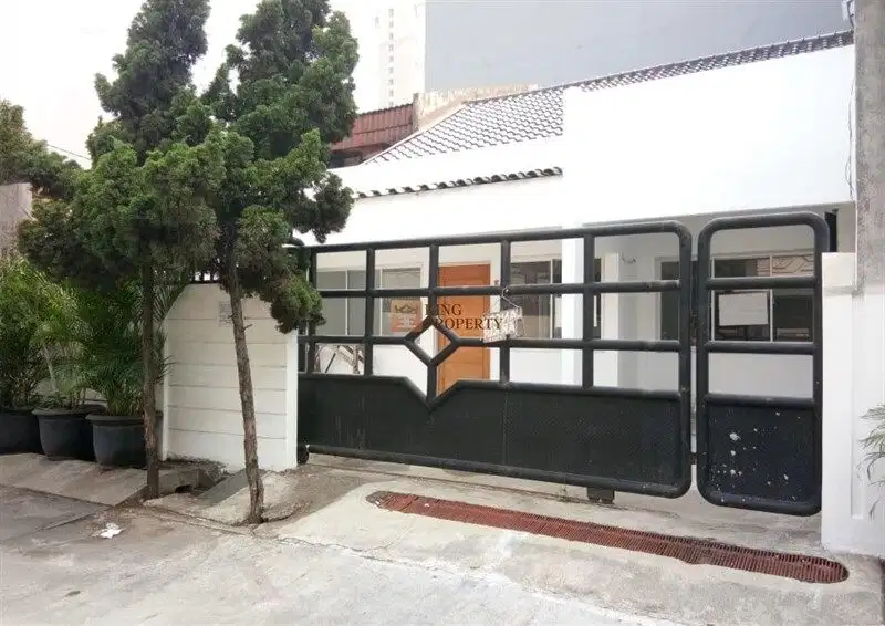 Strategis Sewa Rumah 1,5Lt.Unfurnish Dekat Mall di Tanjung Duren Timur