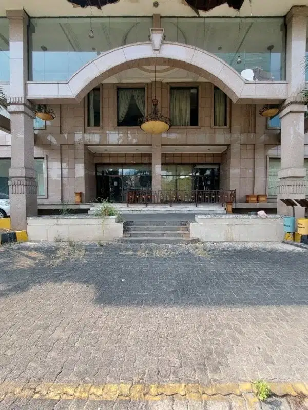 Hotel Lama Tidak Beroperasi Lokasi Bagus Di Mampang Prapatan