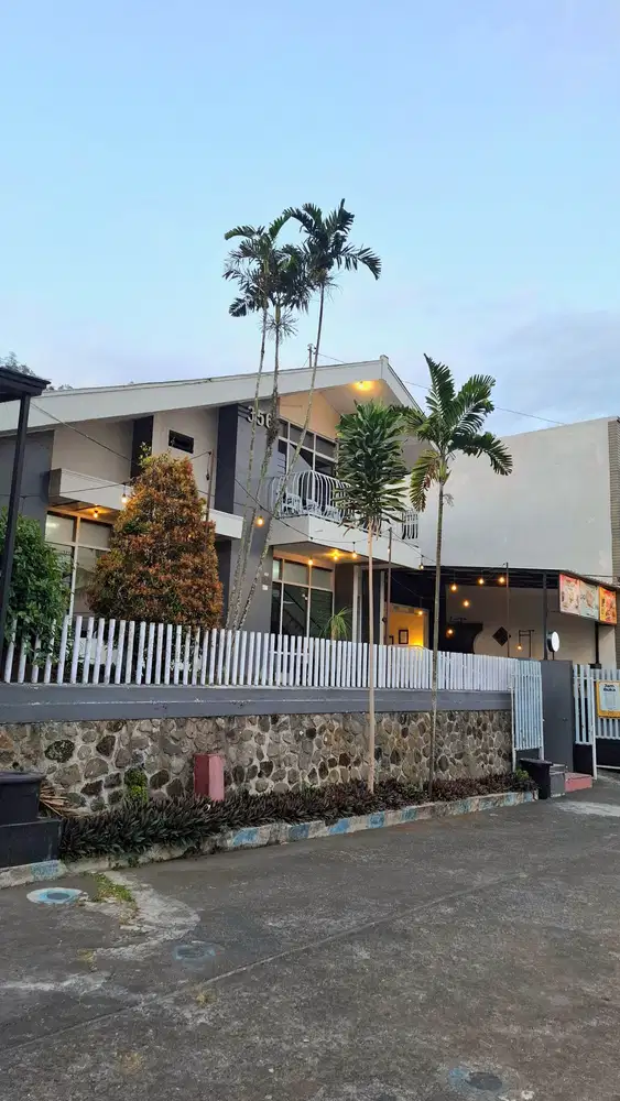 DISEWAKAN HARIAN VILLA KELUARGA YANG ASRI DI WISATA SONGGORITI, BATU