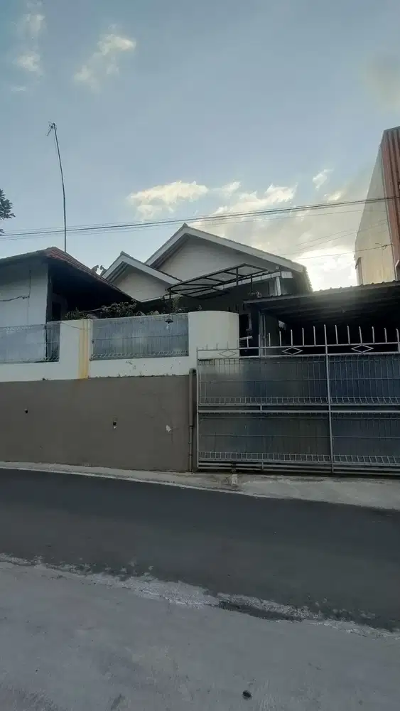 Jual MURAH Rumah dekat Indrogrosir Jln Gerilya, Menara Pandang Pwkerto