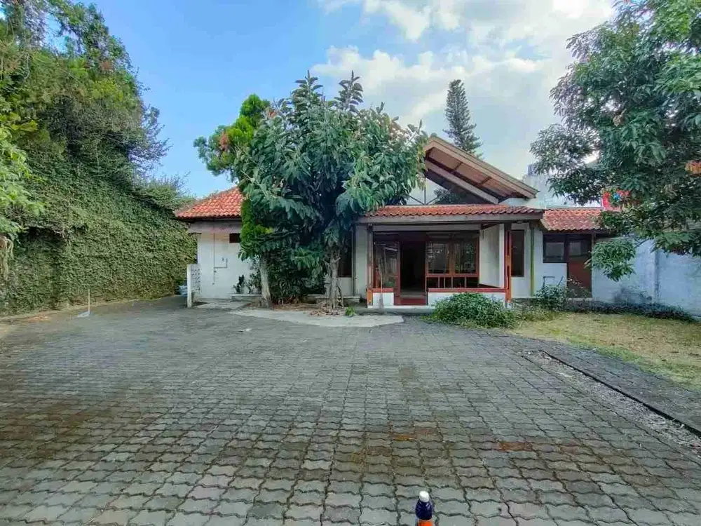 Rumah Mainroad JL.Riau cocok untuk Cafe / Kantor / Hotel, SHM