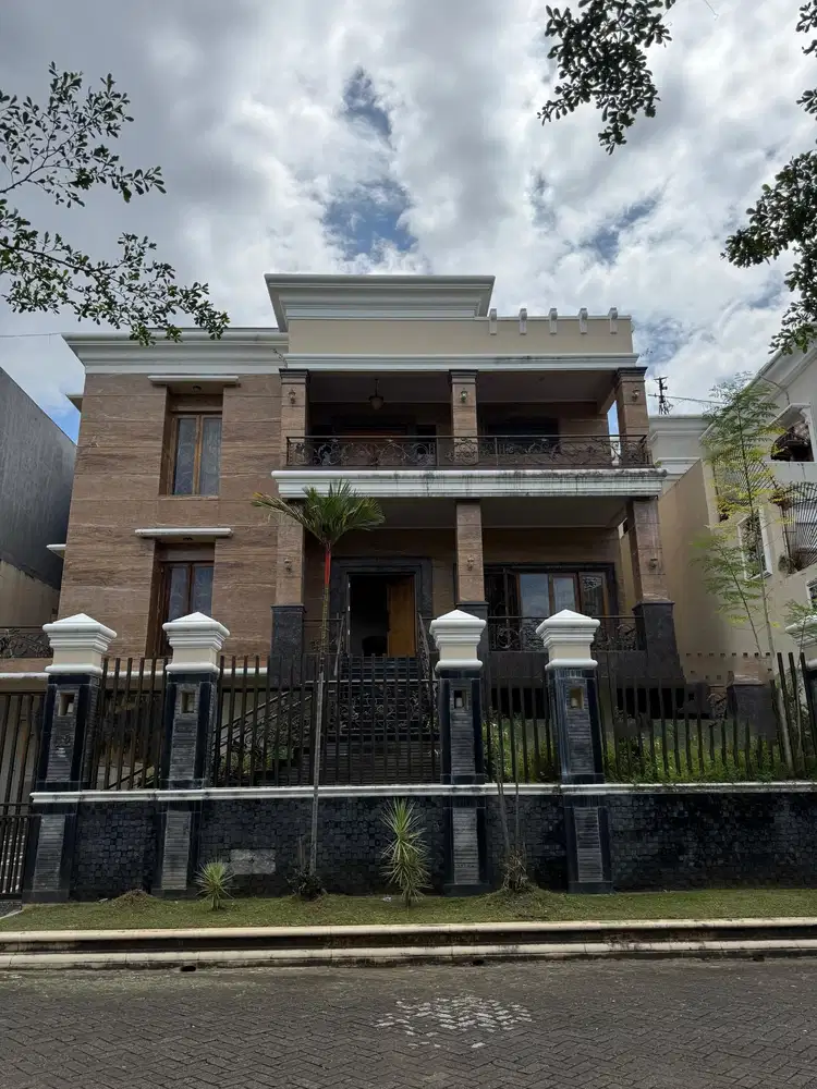 Rumah mewah dilokasi premium selangkah dari Mall Panakukang Makassar