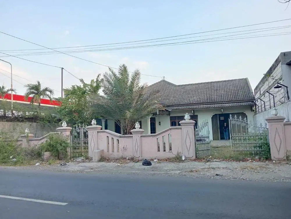 rumah luas murah bisa buat usaha pinggir jln raya dekat solo