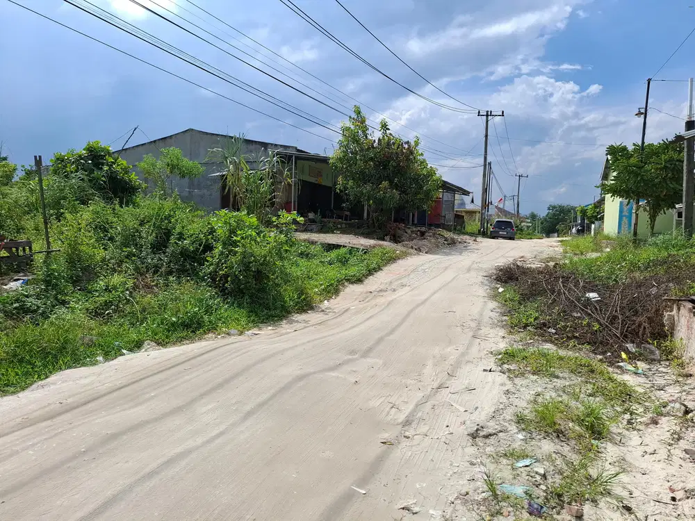 Tanah di Garuda sakti jl Karosin cocok buat kios