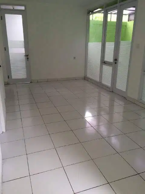 Dijual Rumah nyaman di Istana Sudirman