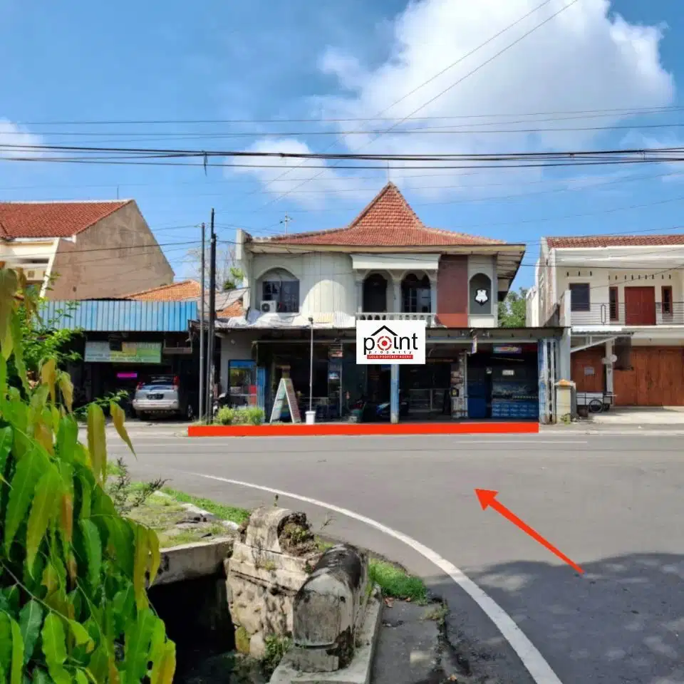 Rumah dan ruang usaha luas di jalan raya Sukoharjo Kota