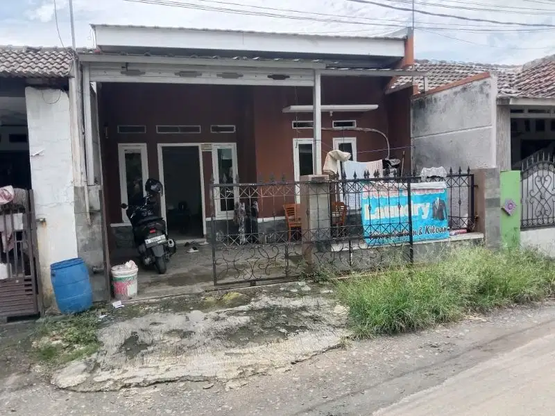 rumah tengah kota Serang dekat alun-alun deket stasiun Tamansari