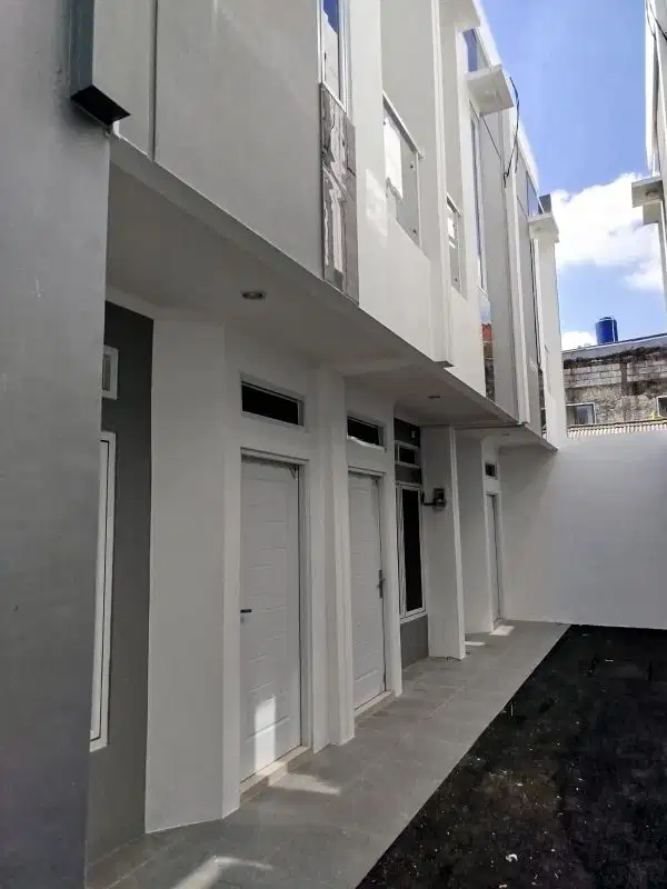 Rumah mewah 2lantai Dekat Kampus UNJ Jakarta Timur