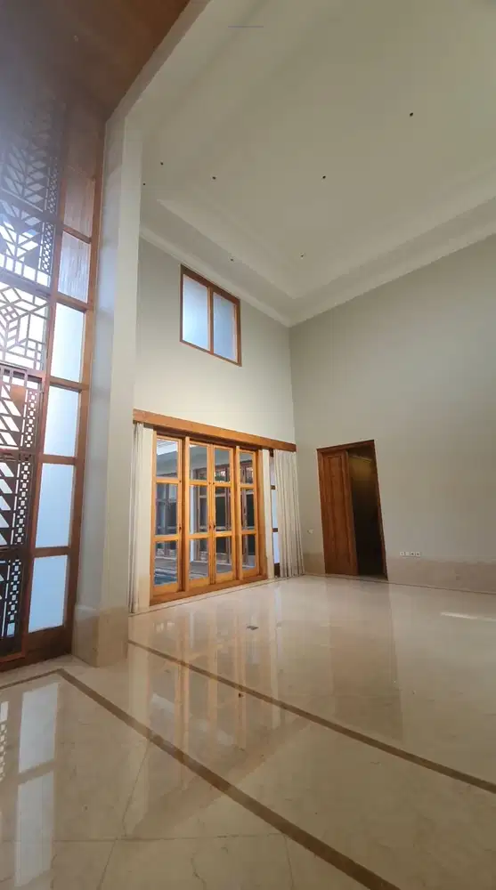 For rent exotic lux wooden house in Kemang | nice house
