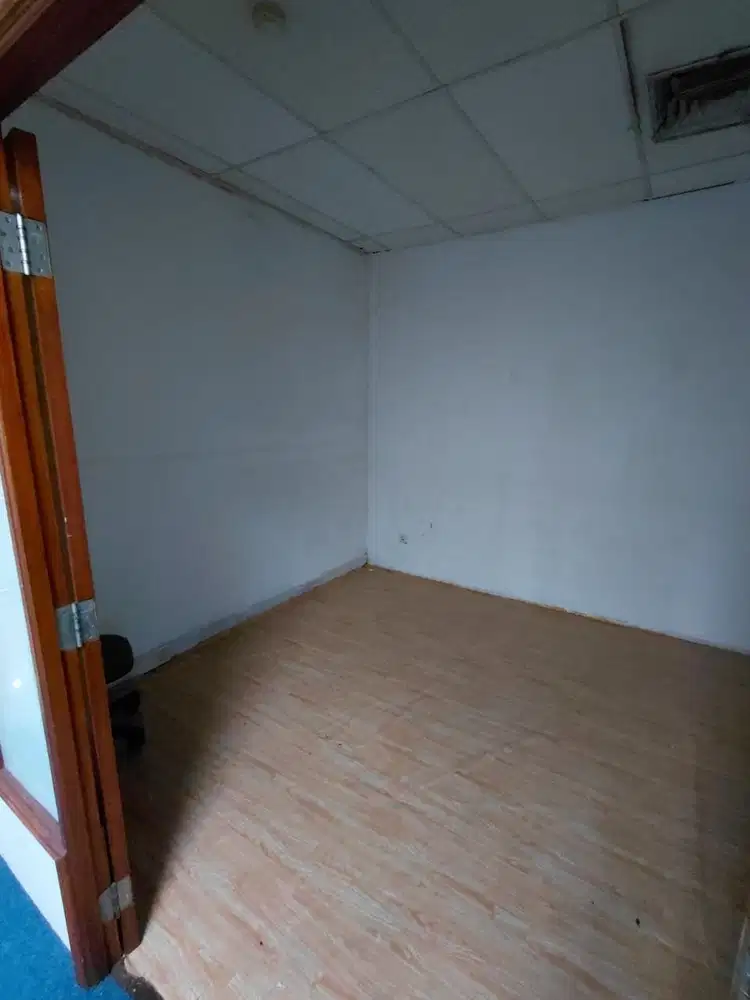 SEWA KANTOR DI JAKARTA PUSAT SENEN 37M2 PARTISI 130K NEGO