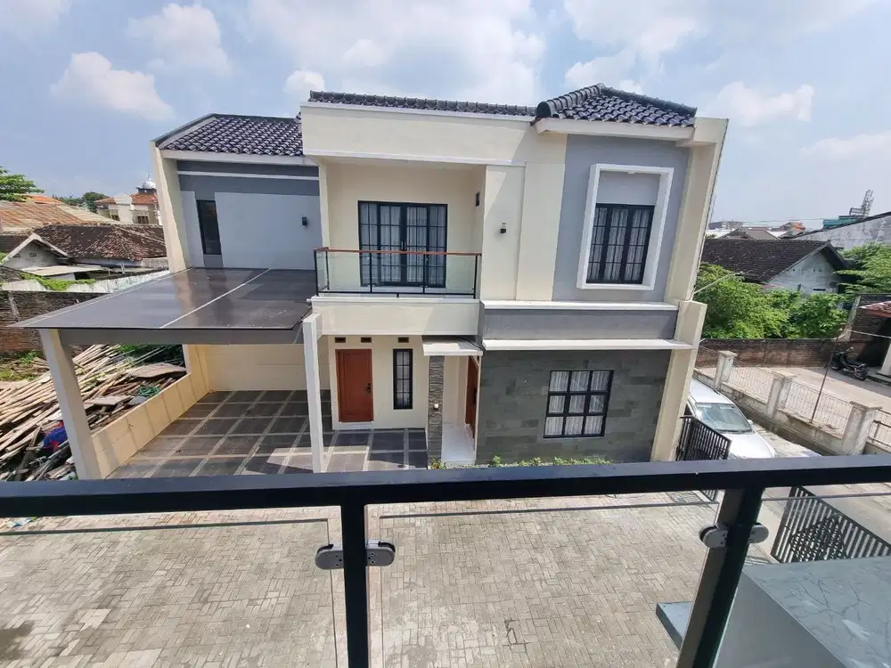 Rumah Mewah 2Lt Cluster Kota Solo Dekat Kawasan Bisnis Dan Universitas
