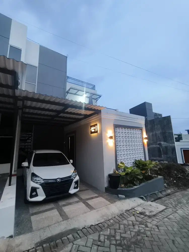 Rumah villa disewakan 6 kamar tidur 3 lantai