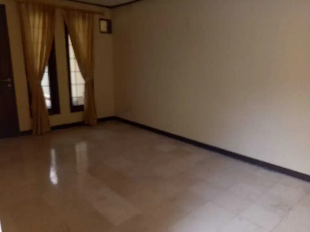 Rumah di Jl. Talaga Bodas, Lokasi Sangat Strategis di Tengah Kota