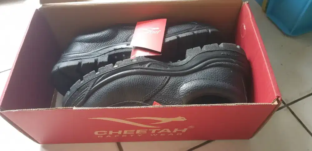 Sepatu safety cheetah uk 42