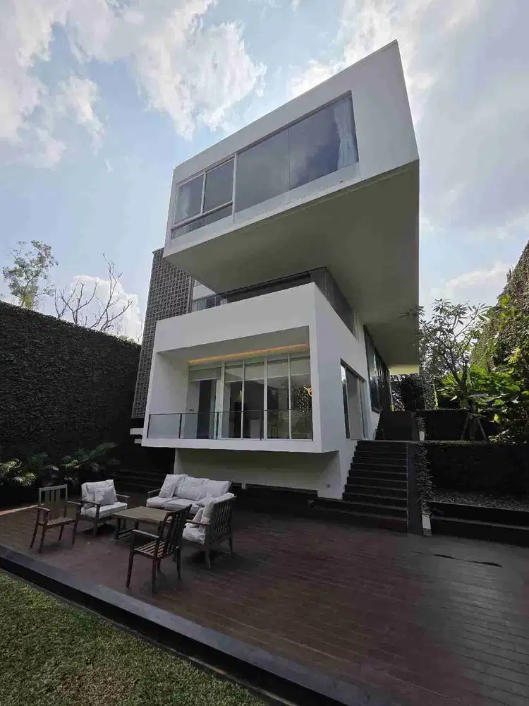 Rumah Mewah Baru Furnise Selangkah Dari AKPOL di Perumahan Elite Green Candi Semarang