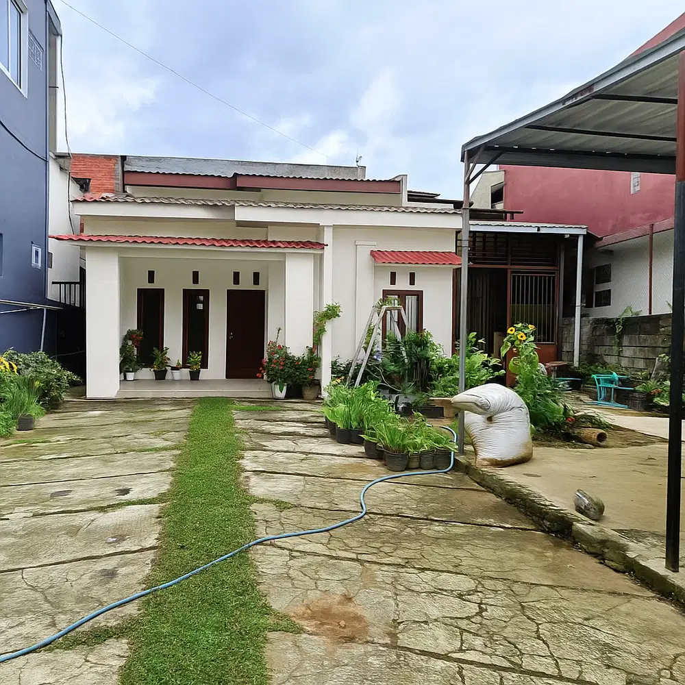 Rumah Luas Bernuansa Tenang dan Asri Dekat Al Izzah IIBS Batu