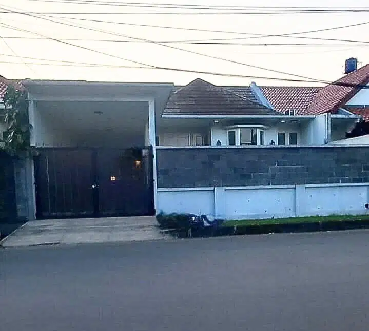Disewakan Rumah Cantik Di Jalan Utama Perumahan Bukit Cimanggu City