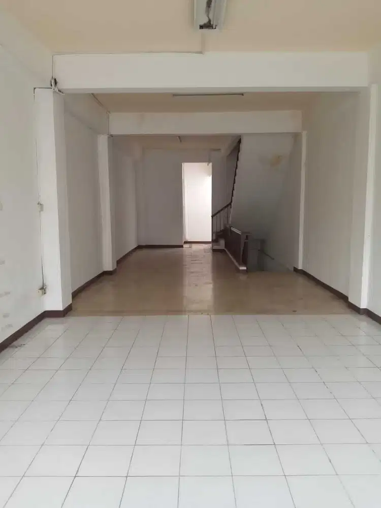 Disewakan ruko pinggir jalan raya cideng