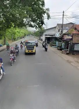 Dijual tanah ada bangunan strategis posisi pinggir jalan raya  ar